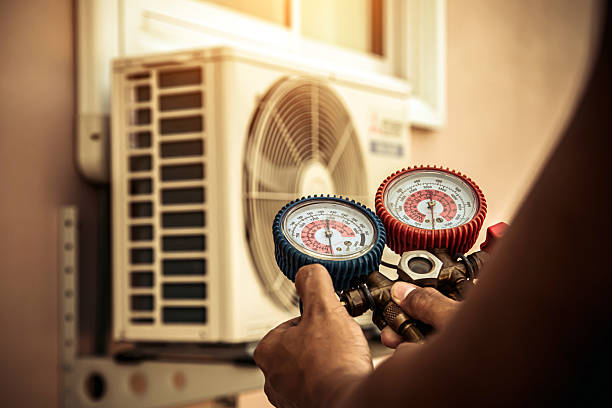 Professional Hvac Repair technician working in Palm Springs, FL